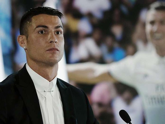 Ronaldo sẽ trở thành cầu thủ tỉ phú đầu tiên
