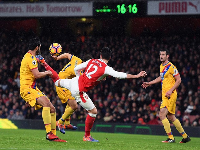 Bàn thắng “bọ cạp” của Giroud, nghệ thuật hay ăn may?