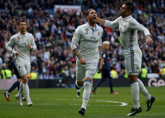 Ramos lại là kẻ cứu tinh, Ronaldo bị khán giả la ó