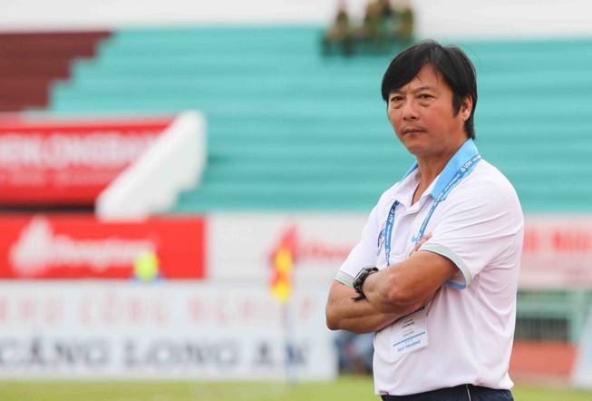 Huỳnh Đức 'nắn gân' ông em Minh Phương