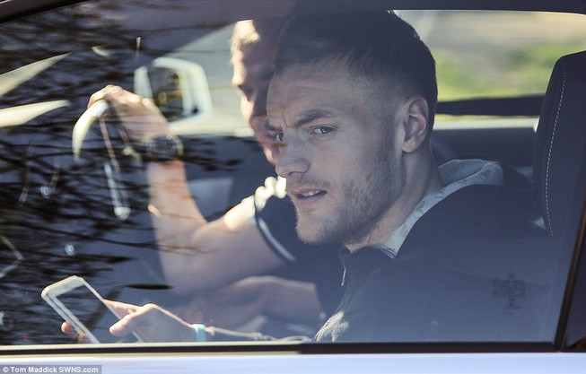 Vardy tiết lộ: Tôi bị dọa giết khi Ranieri bị sa thải