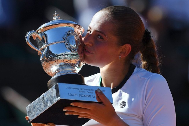 Tay vợt lạ nói gì sau khi vô địch Roland Garros?