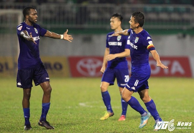 B. Bình Dương hạ gục Hà Nội FC: Cọp chết để da