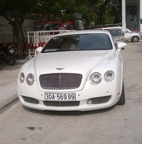 Tạm giữ siêu xe Bentley xài biển giả nghi nhập lậu
