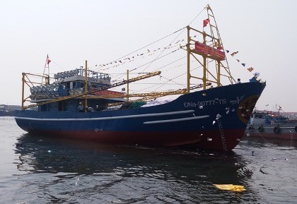 Hạ thủy tàu cá vỏ thép đánh bắt ngư trường Hoàng Sa, Trường Sa