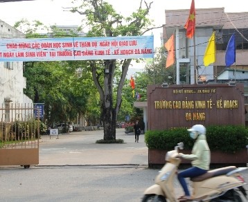 Tạm giữ 12 bằng tốt nghiệp để điều tra nghi án “mua điểm”
