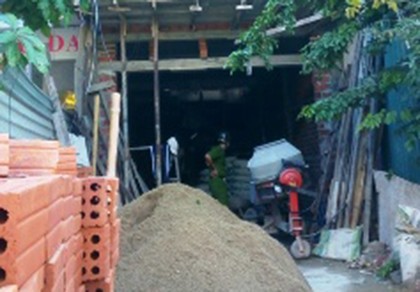 Sập dàn giáo, một công nhân nguy kịch