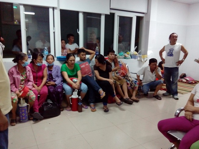 Tàu du lịch chìm trên sông Hàn: Sáng nay, ngư dân sẽ tìm 3 người mất tích