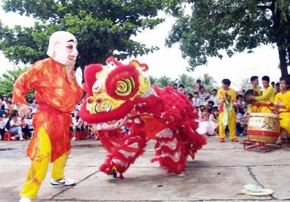 Đà Nẵng cấm múa lân trên hè phố gây cản trở giao thông