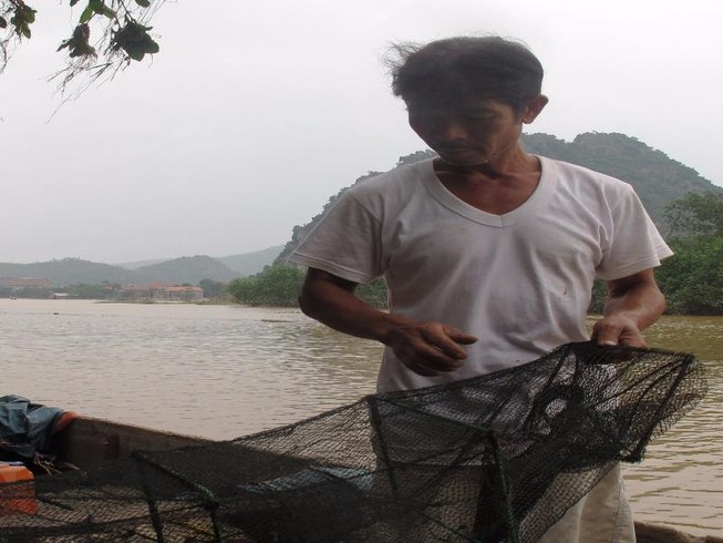 Người hùng Sông Gianh vượt lũ dữ cứu người