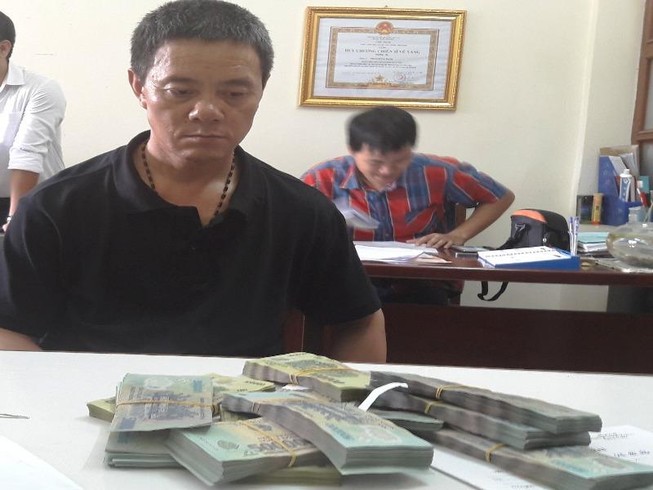 Hành khách Trung Quốc trộm hơn 400 triệu trên máy bay