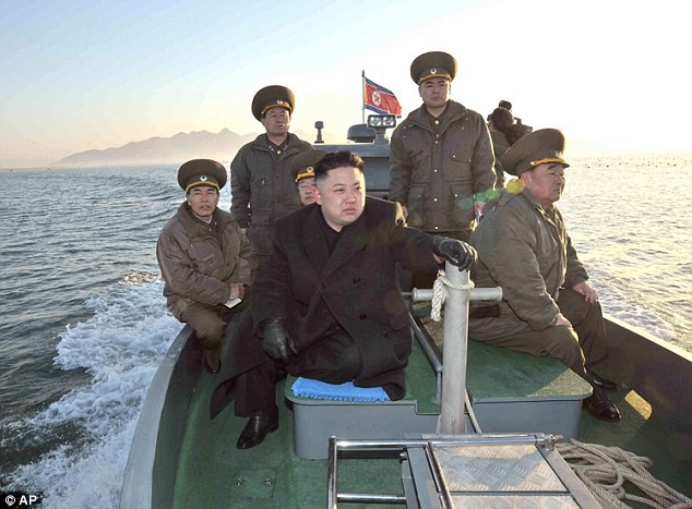 Sách giáo khoa Triều Tiên: Kim Jong-un lái xe khi mới 3 tuổi?