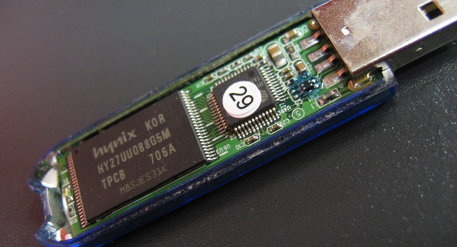 Tin tặc chế USB 'đốt máy tính'