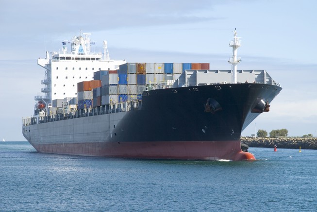 Iran bất ngờ nổ súng, bắt tàu hàng tại eo biển Hormuz