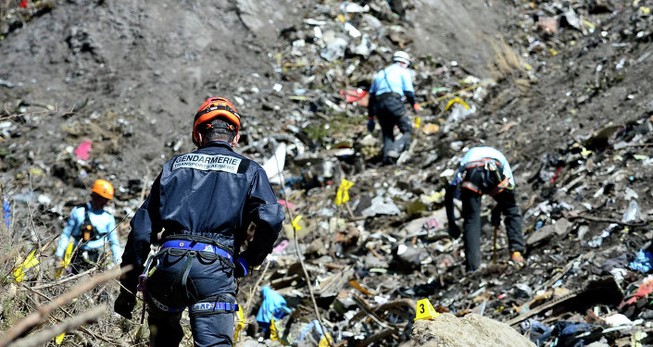 Cơ phó Germanwings 'thực hành tự sát' trước khi máy bay rơi