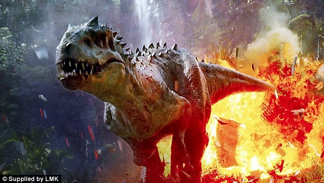 Jurassic World phá kỉ lục toàn cầu trong ba ngày đầu ra mắt