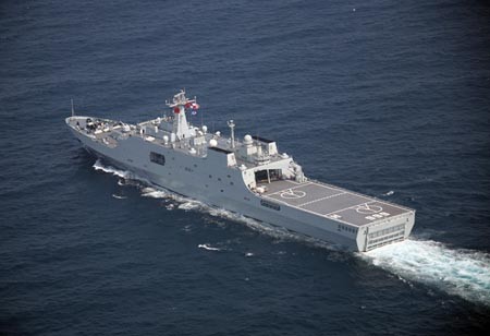 Trung Quốc điều tàu chiến đến Đá Vành Khăn