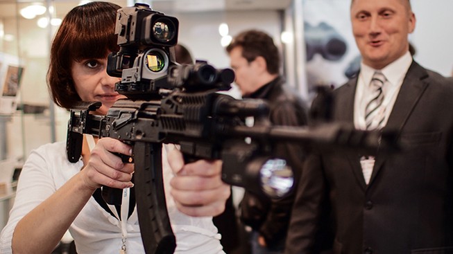 Súng trường AK-47 'lên đời' có internet và định vị toàn cầu