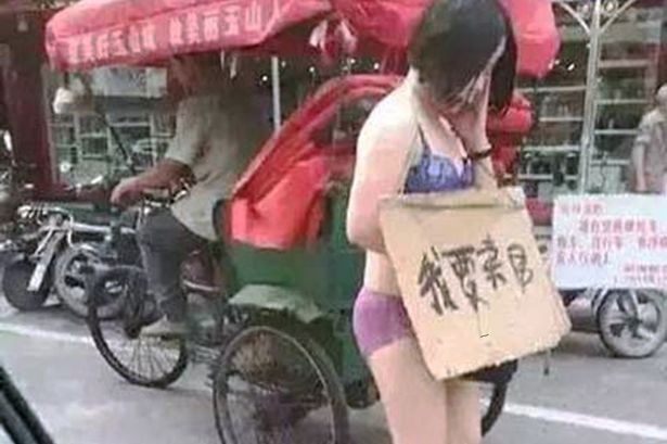 Bắt vợ mặc nội y đứng 'bán thân' vì nghi ngoại tình