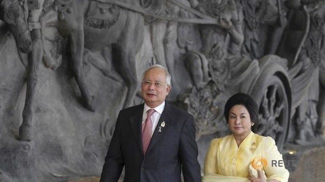 Malaysia điều tra tài khoản ngân hàng của vợ thủ tướng
