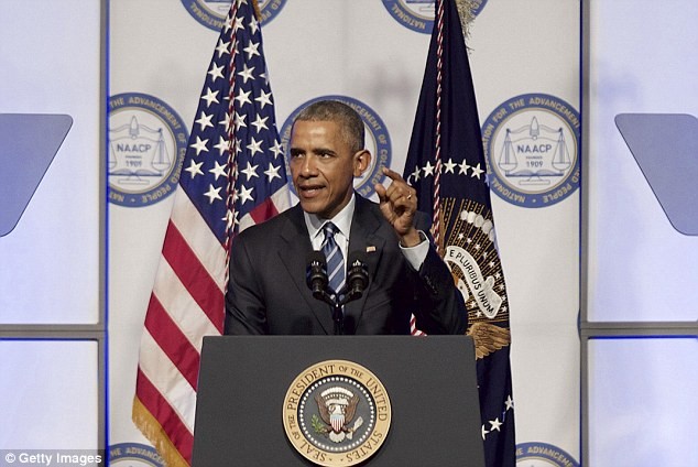 Tổng thống Obama sắp ‘đối mặt’ 5000 người khỏa thân?
