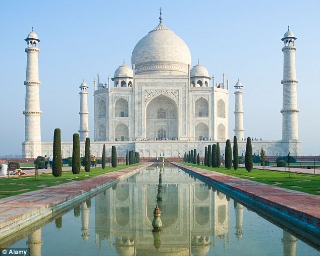 Không cho cưới, đôi tình nhân cắt cổ trước đền Taj Mahal