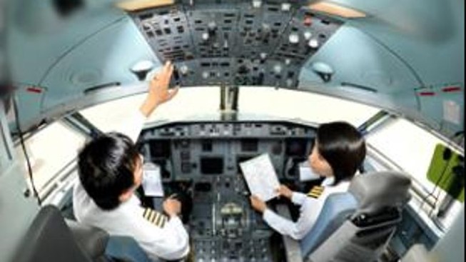 Máy bay Myanmar trượt khỏi đường băng