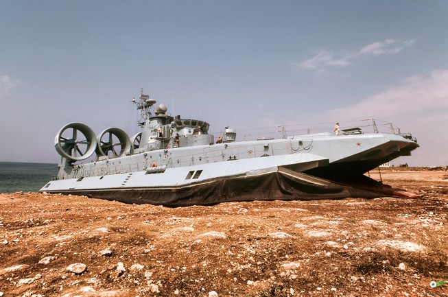 Trung Quốc muốn ‘nồng ấm’ với Ukraine vì cần tàu đổ bộ