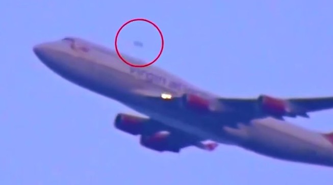 'UFO' xuất hiện tại sân bay quốc tế Mỹ