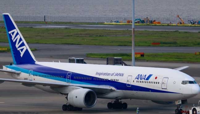 Máy bay Nhật Bản hạ cánh khẩn cấp tại Osaka