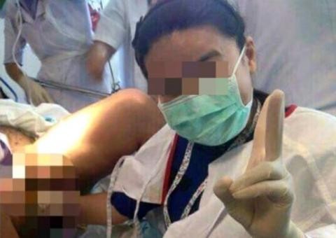 Bác sĩ bị điều tra vì vừa ‘tự sướng’ vừa đỡ đẻ