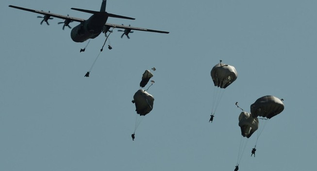 NATO tập trận nhảy dù quy mô nhất từ sau Chiến tranh Lạnh