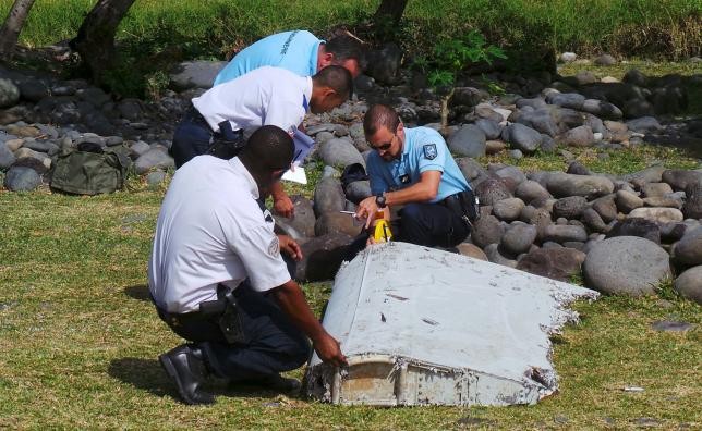 Chính thức xác định mảnh vỡ trên đảo Reunion là của MH370