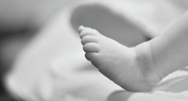 Người mẹ hôn mê bừng tỉnh khi nghe con khóc