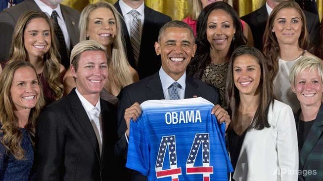 Tổng thống Obama chào đón đội bóng nữ vô địch tại Nhà Trắng