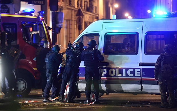 Pháp tăng quân cho thủ đô Paris, đóng cửa toàn bộ biên giới