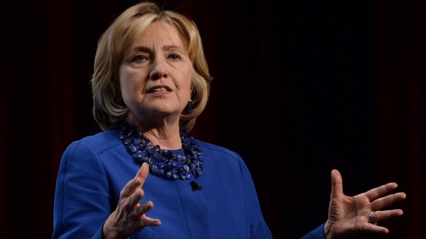Bà Clinton sẽ chống IS mạnh mẽ hơn ông Obama?