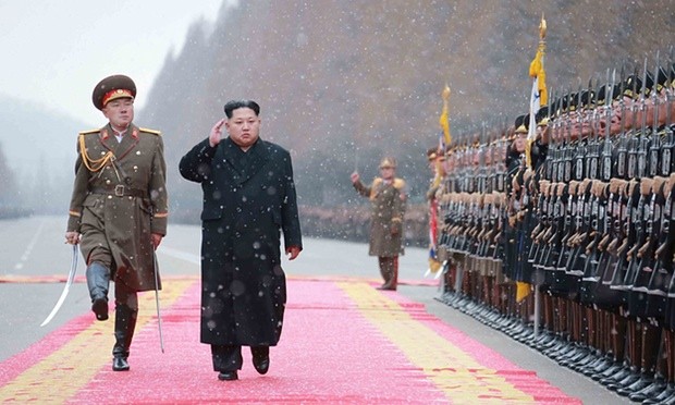 Ông Kim Jong-un ra lệnh chế tạo vũ khí tối tân hơn nữa