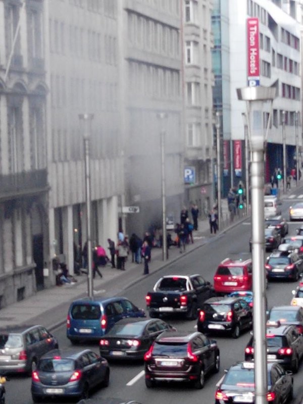 Nổ liên tiếp tại nhà ga Brussels: Nước Bỉ chấn động