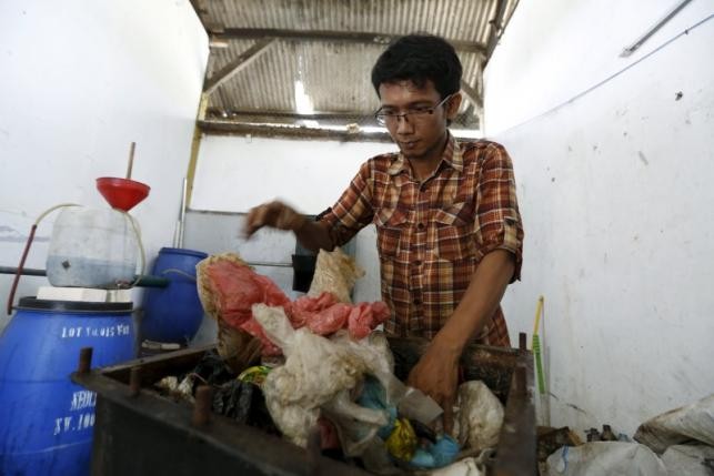 Indonesia làm giàu bằng nhiên liệu tái chế từ ‘biển rác’