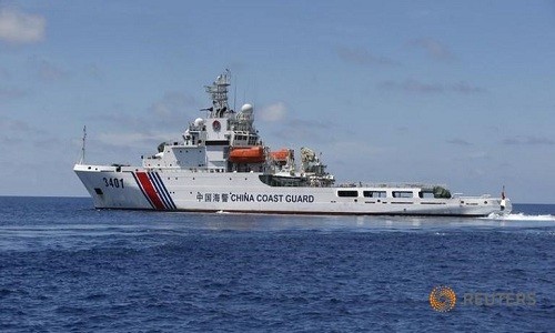 Trung Quốc tố ngư dân Philippines ném bom xăng vào tàu hải cảnh