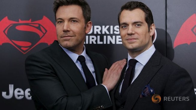 'Batman v Superman' phá vỡ kỷ lục doanh thu với 170,1 triệu USD