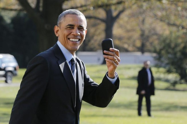 Soi chiếc điện thoại ‘bất khả xâm phạm’ của ông Obama