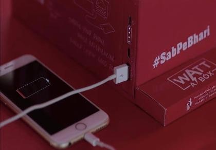 KFC ra mắt hộp thức ăn có thể sạc điện thoại