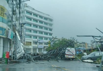 Đài Loan tan hoang vì siêu bão - quái thú 'Nepartak'