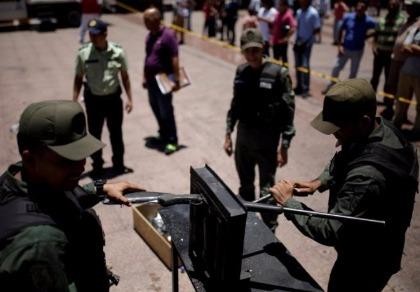 Venezuela rầm rộ tịch thu hơn 2.000 khẩu súng
