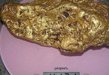 Đào được khối vàng nặng hơn 4kg ở Úc