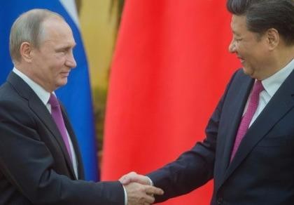 Tổng thống Putin tận tay tặng kem cho ông Tập Cận Bình