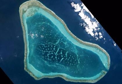 Máy bay Philippines phát hiện tàu Trung Quốc chở cát đến Scarborough