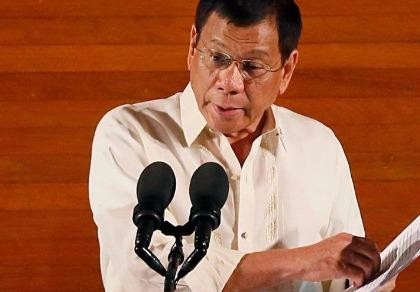 Ông Duterte sẽ lắp camera theo dõi nhân viên chính phủ